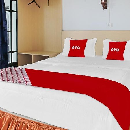 Oyo 90221 Makarim Guest House Syariah 판칼란분 외부 사진