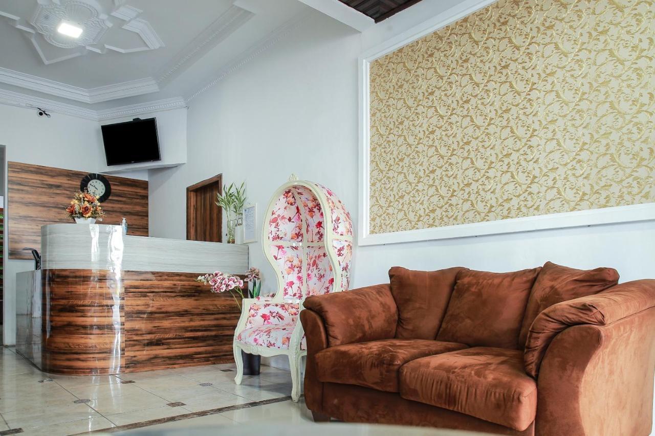Oyo 90221 Makarim Guest House Syariah 판칼란분 외부 사진