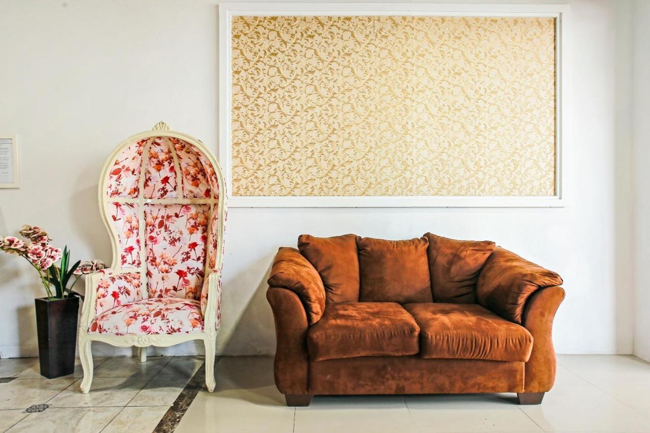 Oyo 90221 Makarim Guest House Syariah 판칼란분 외부 사진