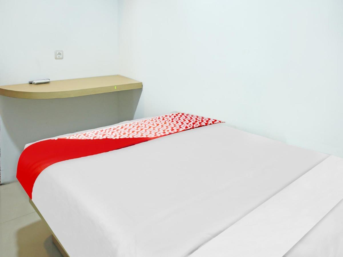 Oyo 90221 Makarim Guest House Syariah 판칼란분 외부 사진