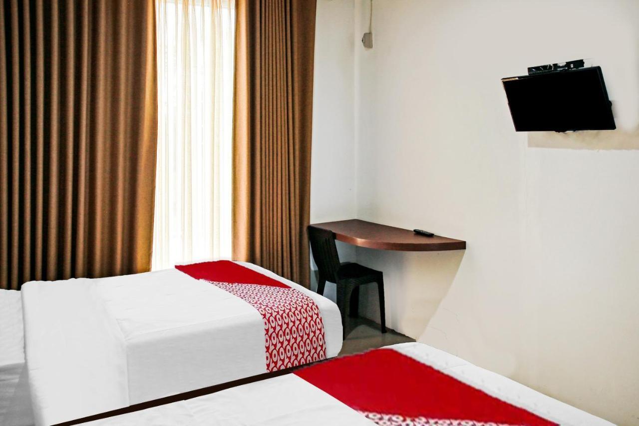 Oyo 90221 Makarim Guest House Syariah 판칼란분 외부 사진